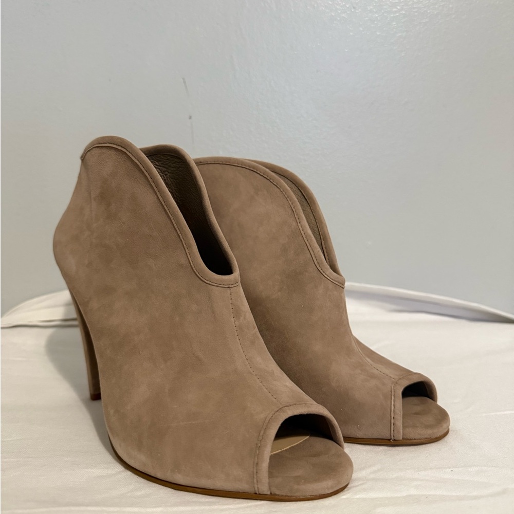 Vince Camuto Elegant V Cut Peep-Toe Heels